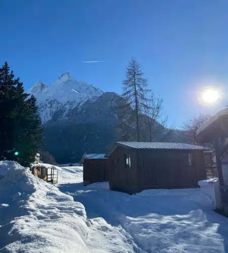 chalet-abeille-camping-hiver-montagne-suisse